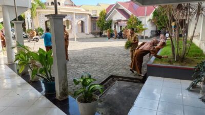 Tindak Lanjuti Gerakan Indonesia ASRI, ASN ESDM Aceh Bersihkan Lingkungan Kantor