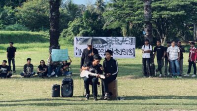 Aliansi Mahasiswa Unimal Gelar Mimbar Bebas Yang Bertajuk “Indonesia Krisis” di Depan Gerbang Kampus Unimal Bukit Indah