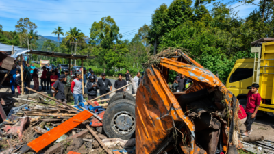 Tragedi ! Truk Fuso Pengangkut Semen Rem Blong di Bener Meriah, Satu Orang Tewas dan Tiga Ruko Rusak