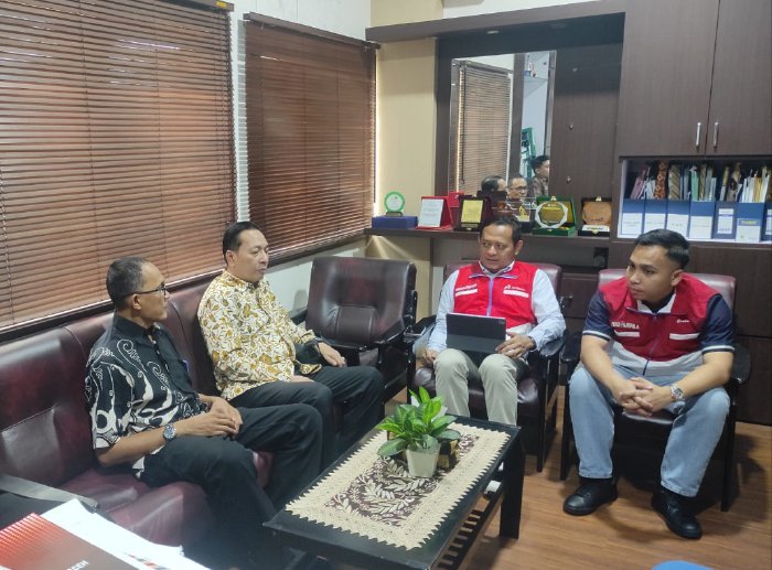 Dinas Energi dan Sumber Daya Mineral (ESDM) Aceh menerima kunjungan kerja manajemen PT Pertamina Patra Niaga Regional Aceh dalam rangka koordinasi dan diskusi terkait kondisi distribusi serta konsumsi bahan bakar minyak (BBM) di Aceh, khususnya jenis solar.