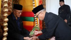 Wali Nanggroe Aceh Disambut Peusijuek Setelah Kembali dari Pengobatan di Malaysia