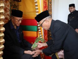 Wali Nanggroe Aceh Disambut Peusijuek Setelah Kembali dari Pengobatan di Malaysia